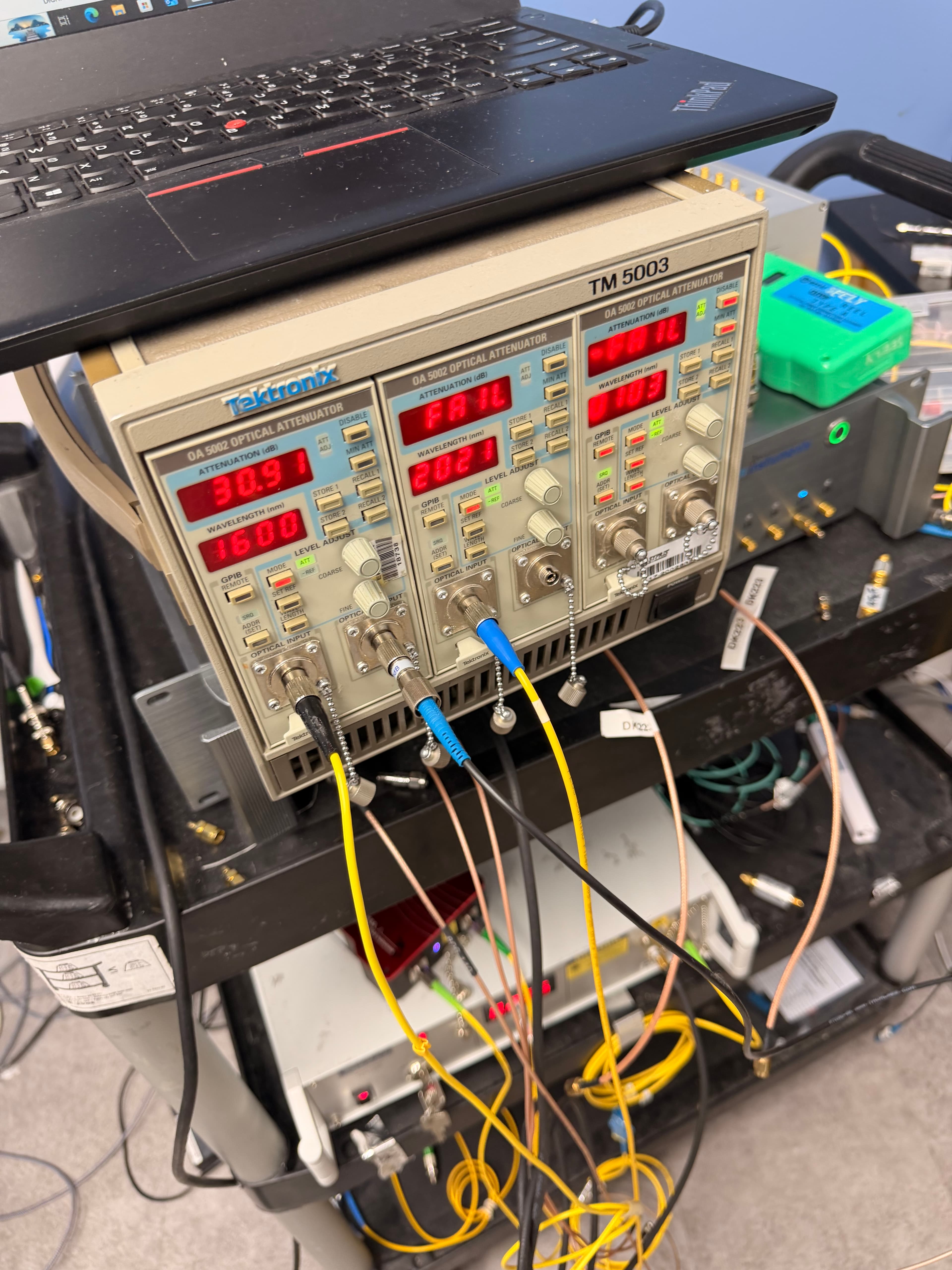 Tektronix optical attenuator modules with fiber connections